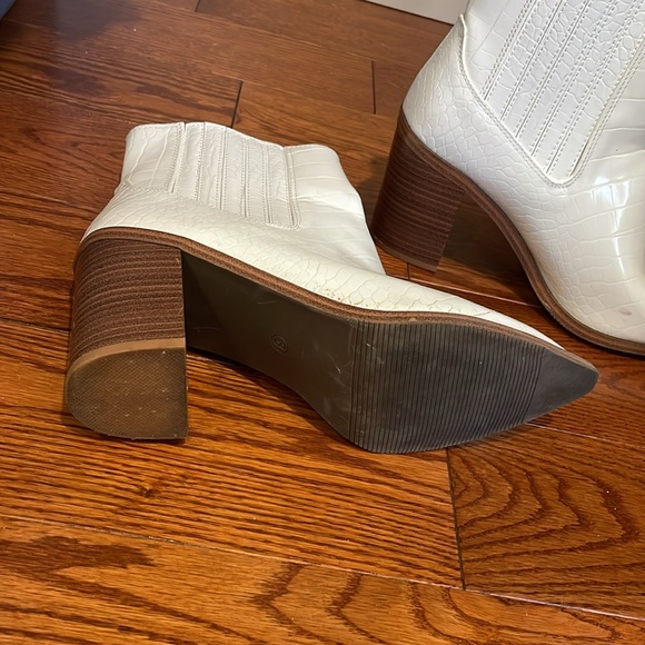 White cowboys booties - Picture 2 of 2